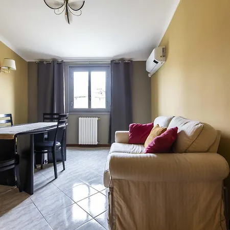 Castelfidardo 8 * Milaan