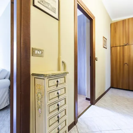 Castelfidardo 8 * Milaan