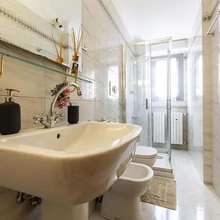 Castelfidardo 8 * Milaan